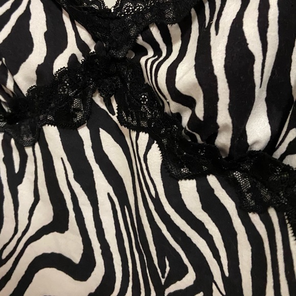 Zebra print with black lace tank top size M/S - Picture 2 of 3